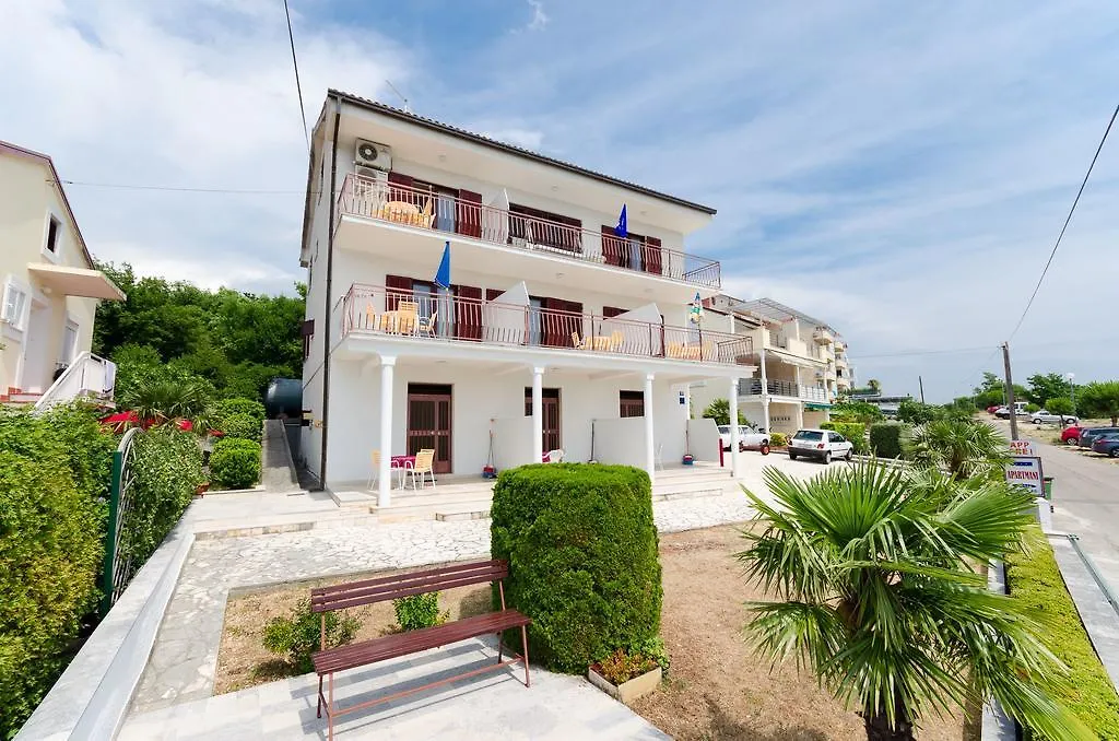 Apartments Rozaria دْغاماي 0*,